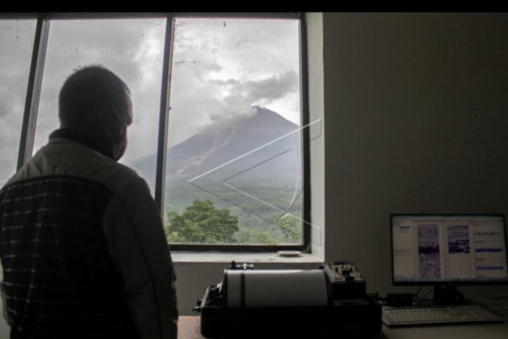 Aktivitas Gunung Semeru meningkat