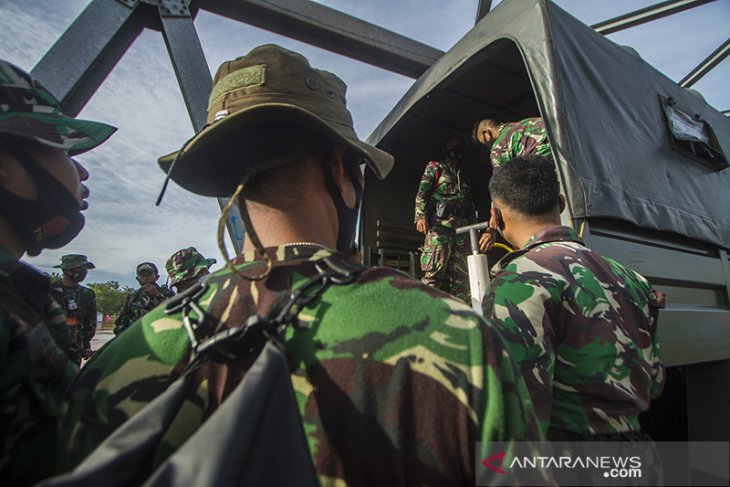 Korps Marinir TNI AL Bantu Evakuasi Banjir