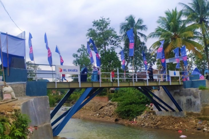 XL Axiata wakafkan jembatan antardesa di Lebak