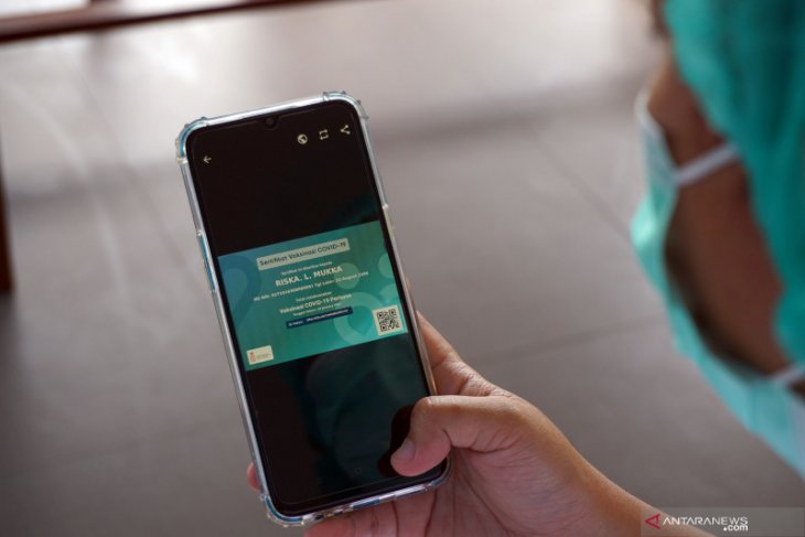 Tidak perlu mengunggah sertifikat vaksin ke medsos
