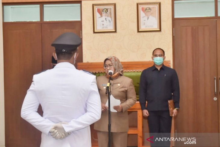 Bupati Bogor lantik pengganti kades Sukaraja yang baru tujuh jam menjabat