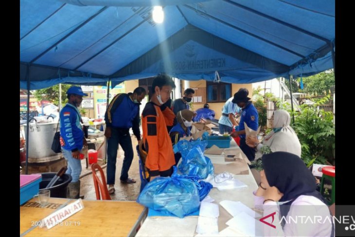 Dinas Sosisal Tanah Bumbu bangun dapur umum untuk korban banjir