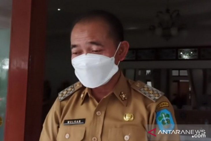 Bupati Bangka mengajak masyarakat tetap disiplin protokol kesehatan