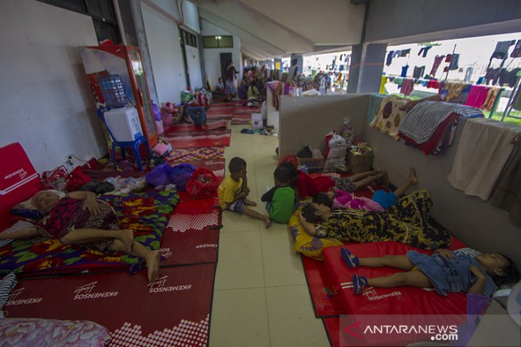 Pengungsian Korban Bencana Banjir di Stadion Demang Lehman