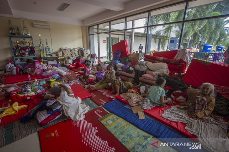 Pengungsian Korban Bencana Banjir di Stadion Demang Lehman