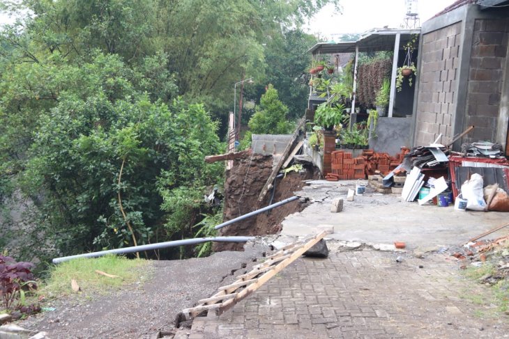 Korban terseret arus Sungai Bango ditemukan di Bendungan Sengguruh Malang