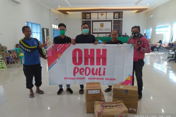 Perkumpulan masyarakat Riau salurkan bantuan korban banjir