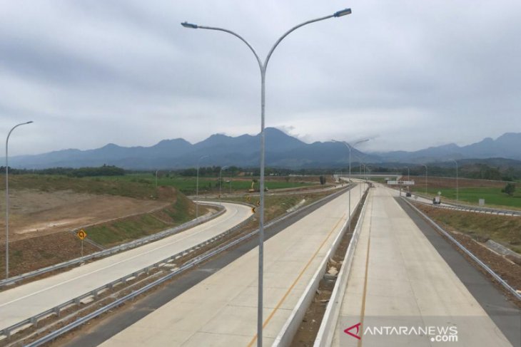 Baru seksi 4, pengguna jalan tol Sibanceh masih sepi