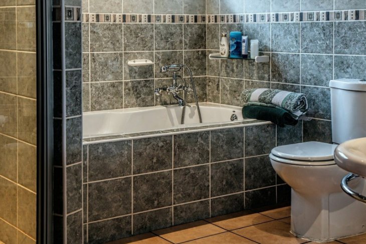 Jangan pakai toilet yang sama jika ada keluarga positif COVID-19