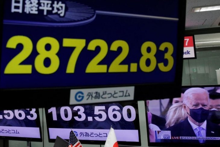 Pasar Asia dibuka beragam setelah Wall Street berada dipuncaknya