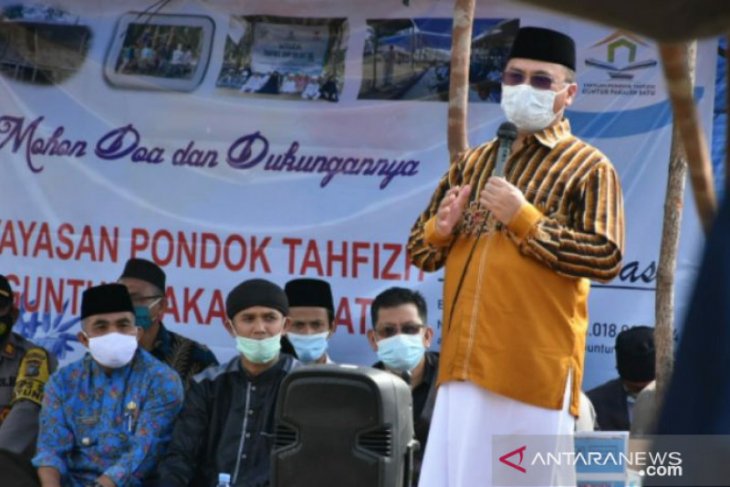 Gubernur Babel serahkan bantuan biaya operasional pondok pesantren