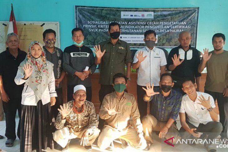 Warsi dan KPHP beri pengetahuan legalitas kayu ke mayarakat