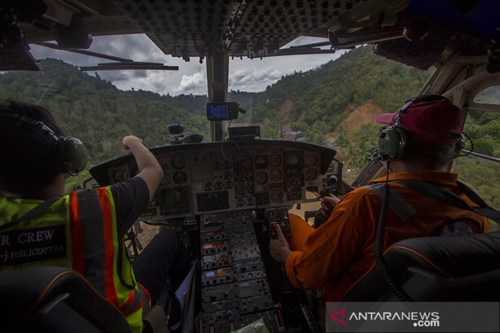 Distribusi Logistik Bantuan Korban Banjir Melalui Jalur Udara