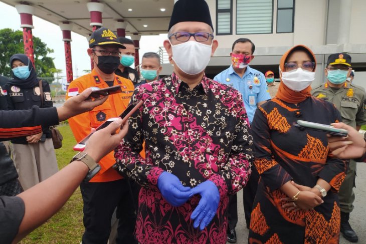 West Kalimantan Governor Sutarmidji welcomes arrival of SJ-182 victims coffins
