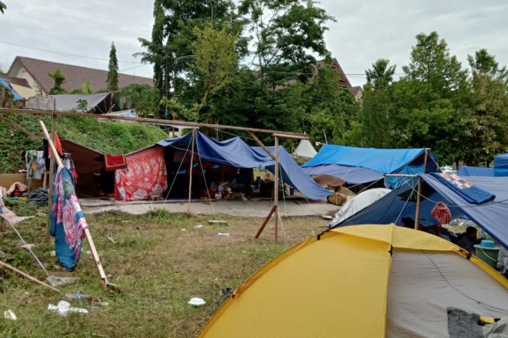 Ribuan pengunsi Mamuju belum mau pulang