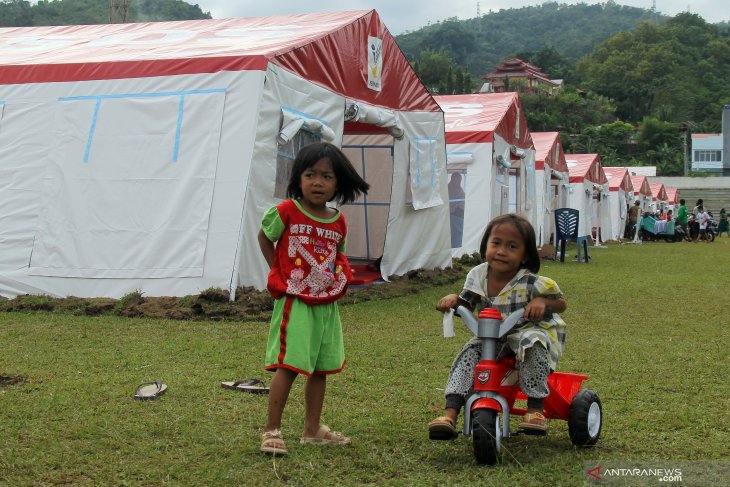 Ribuan pengungsi Mamuju belum mau pulang ke rumahnya