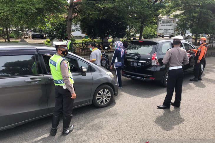 Langgar PPKM pengendara dari luar Sukabumi diperintahkan kembali ke daerahnya