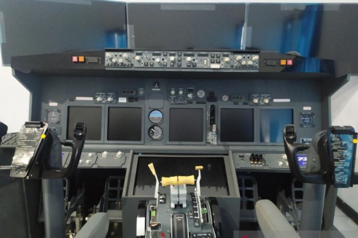 SMK Penerbangan Cakra Nusantara Denpasar miliki Simulator Boeing 737-800 NG-K