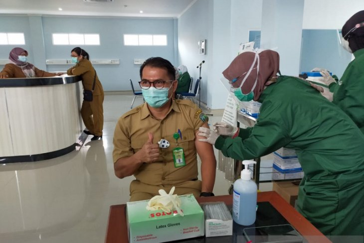 92 tenaga kesehatan di RSUD Belitung disuntik vaksin COVID-19