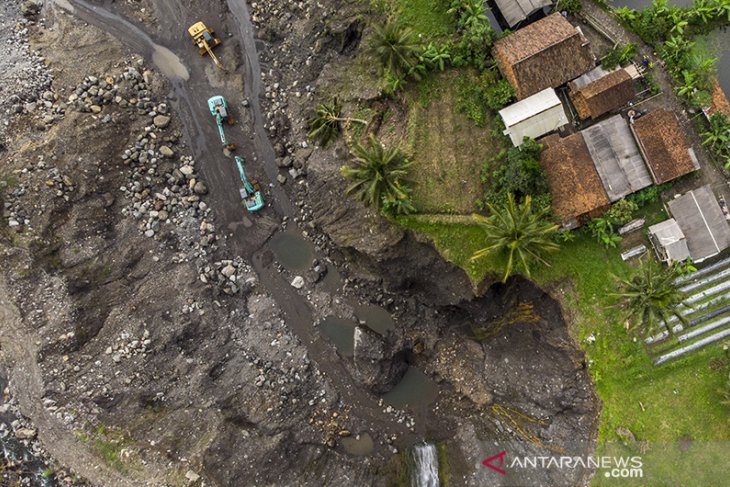 Lokasi tambang pasir di kaki gunung Galunggung 