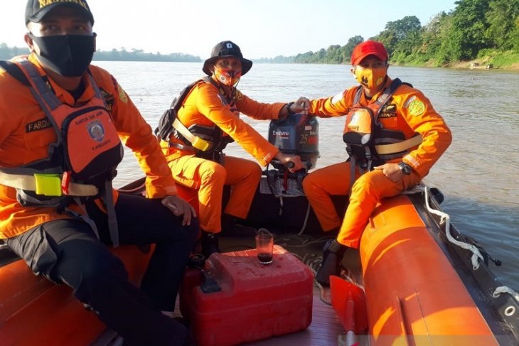 Basarnas Jambi cari warga yang tenggelam saat mandi di sungai