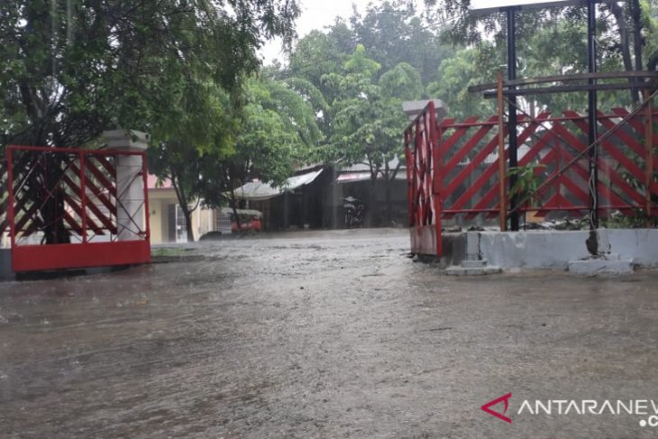 Di sebagian NTT, BMKG ingatkan waspadai hujan lebat disertai petir