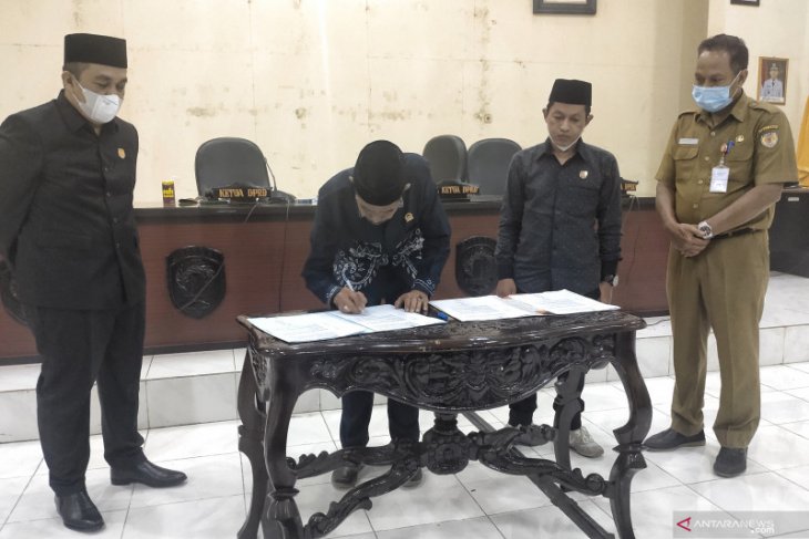 DPRD sahkan penetapan usulan pemberhentian Bupati dan Wabup HST masa jabatan 2016-2021