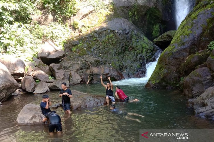 Mengunjungi air terjun Datar Lebar Bengkulu yang hits tahun 1990-an