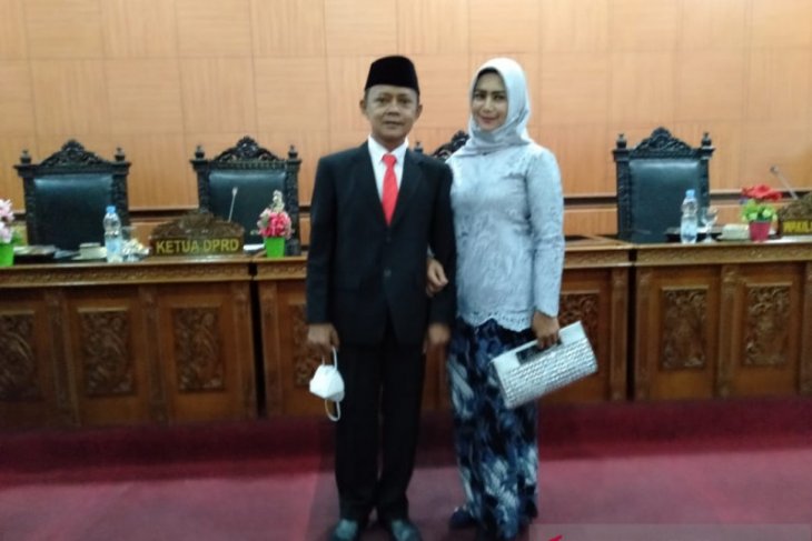 DPRD lantik pengganti antar waktu legislator menjadi peserta pilkada