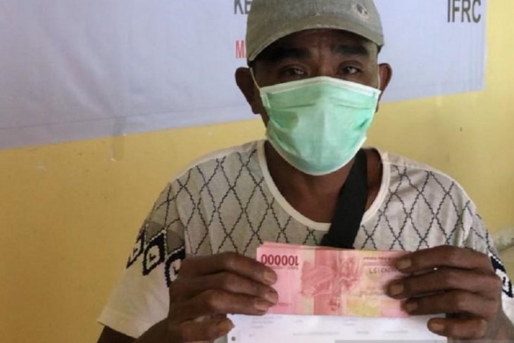PMI salurkan bantuan tunai untuk kepada 1.475 KK korban banjir bandang di Luwu Utara