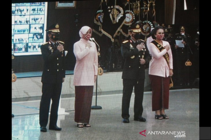 Kemarin, Listyo dilantik jadi Kapolri hingga vaksinasi kedua Jokowi