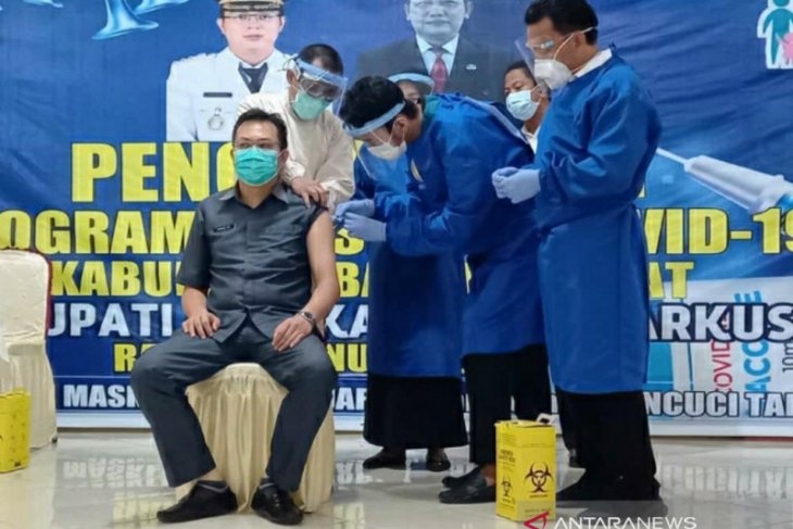 Pemkab Bangka Barat memulai program vaksinasi COVID-19 serentak