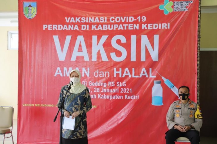 Pejabat di Kabupaten Kediri ikuti vaksinasi COVID-19