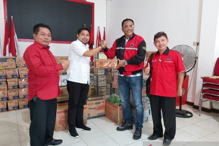 PDI Perjuangan gotong royong bantu korban banjir Kalsel