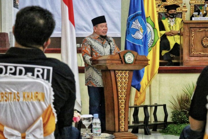Hadiri Sidang Terbuka Unkhair Ketua DPD RI Sampaikan Pentingnya Pembangunan SDM