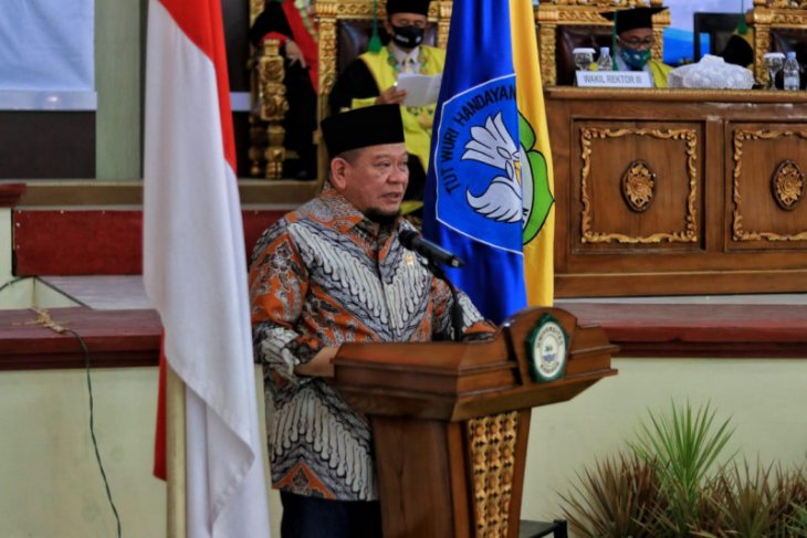 Di Sidang Terbuka Unkhair Ketua DPD RI Sebut 2 Momen Pemicu Pembangunan Malut