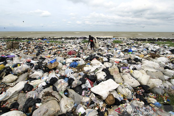 Laut Indonesia tercemar sampah