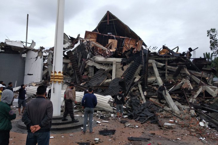Gempa Majene meluruh, warga bisa kembali ke rumah