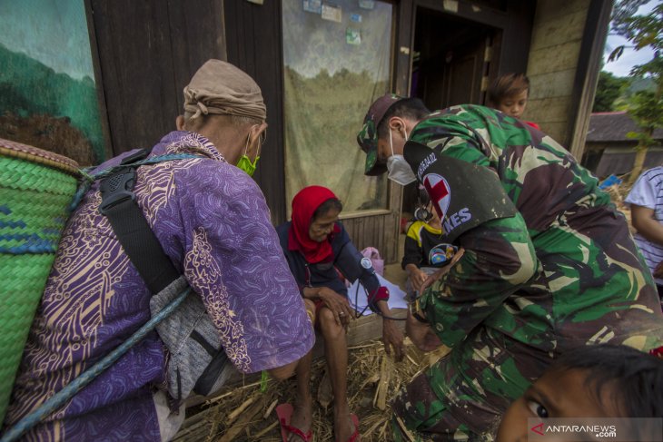 Pemeriksaan Kesehatan Korban Banjir Di Desa Pedalaman Meratus