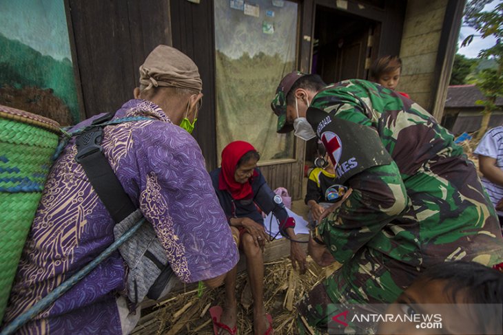 Pemeriksaan Kesehatan Korban Banjir Di Desa Pedalaman Meratus