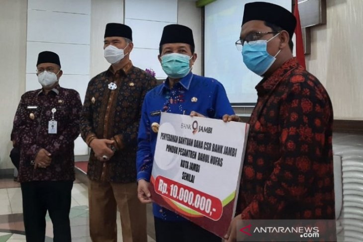 Pemprov Jambi salurkan bantuan dana pendidikan untuk pondok pesantren