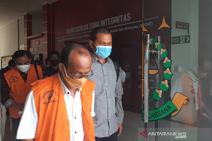 Kejari Simeulue tahan lima tersangka korupsi proyek pemeliharaan jalan Rp10,7 miliar