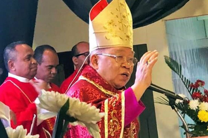 Uskup Diosis Amboina Mgr Mandagi positif terinfeksi virus corona