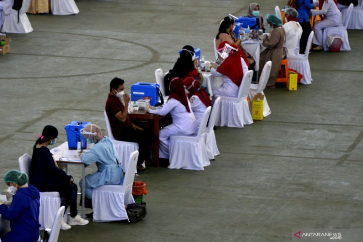 539,532 healthcare workers given COVID shots so far