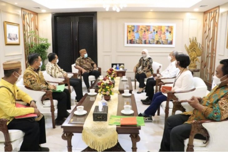 Gubernur Gorontalo serahkan sertifikat lahan lokasi BLK ke Menaker
