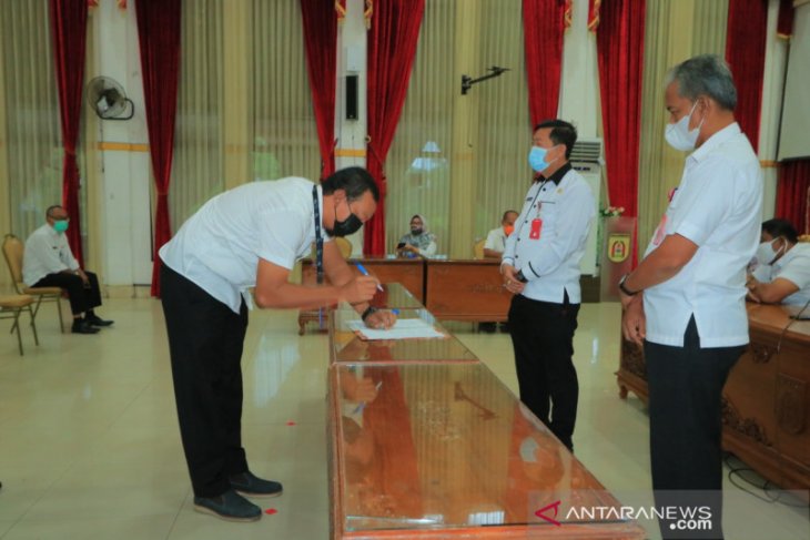 Sekda tandatangani kinerja bersama pejabat dan staf sekretariat daerah