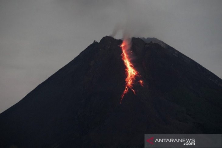 Guguran lava pijar Gunung Merapi meluncur 10 kali