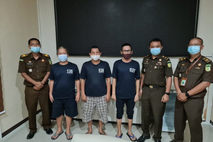 Kejari Kapuas Hulu tahan tiga tersangka dugaan tipikor tanaman reboisasi