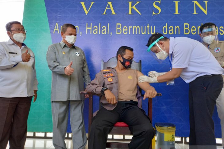 Wagub Gorontalo sebut vaksinasi COVID-19 dorong pertumbuhan ekonomi membaik