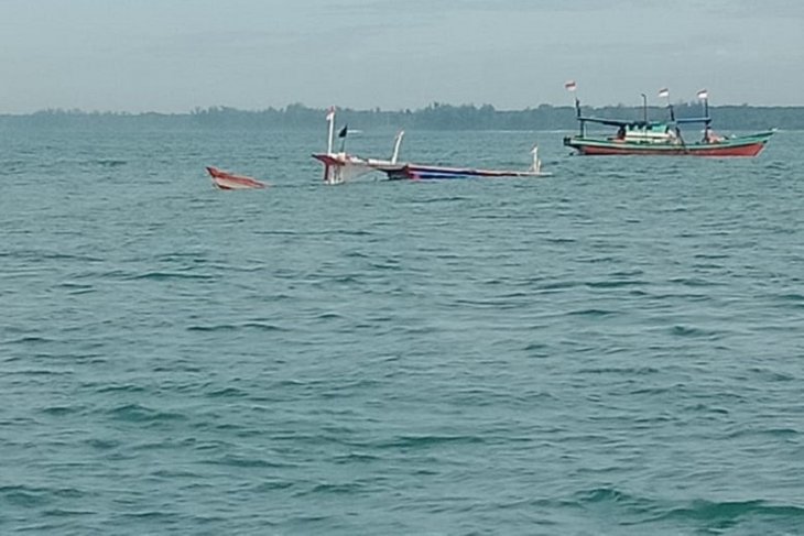 Dua kapal nelayan evakuasi kapal tenggelam di Mukomuko